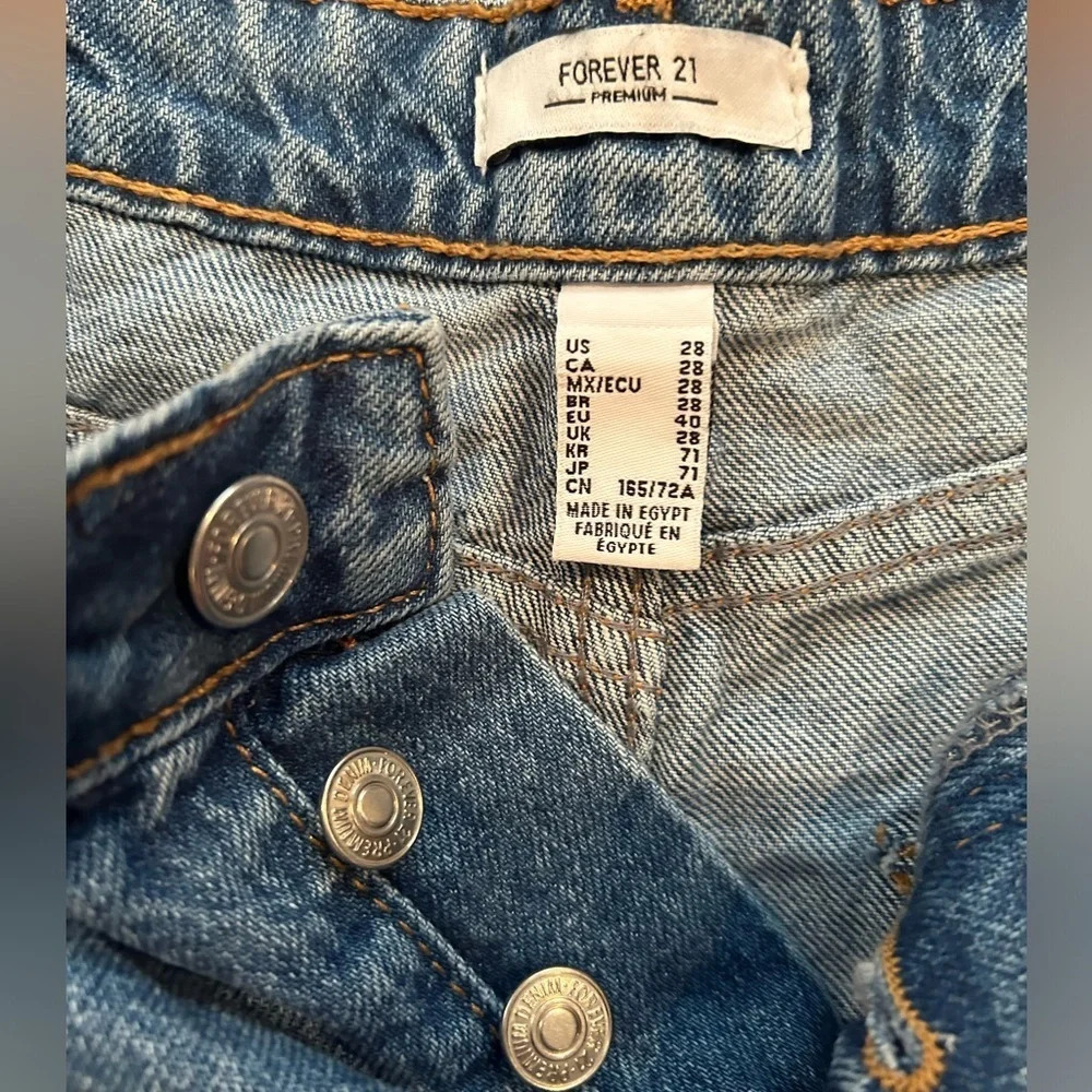 Button up Juniors Shorts With Frayed Ends Size 28 - Picture 3 of 3